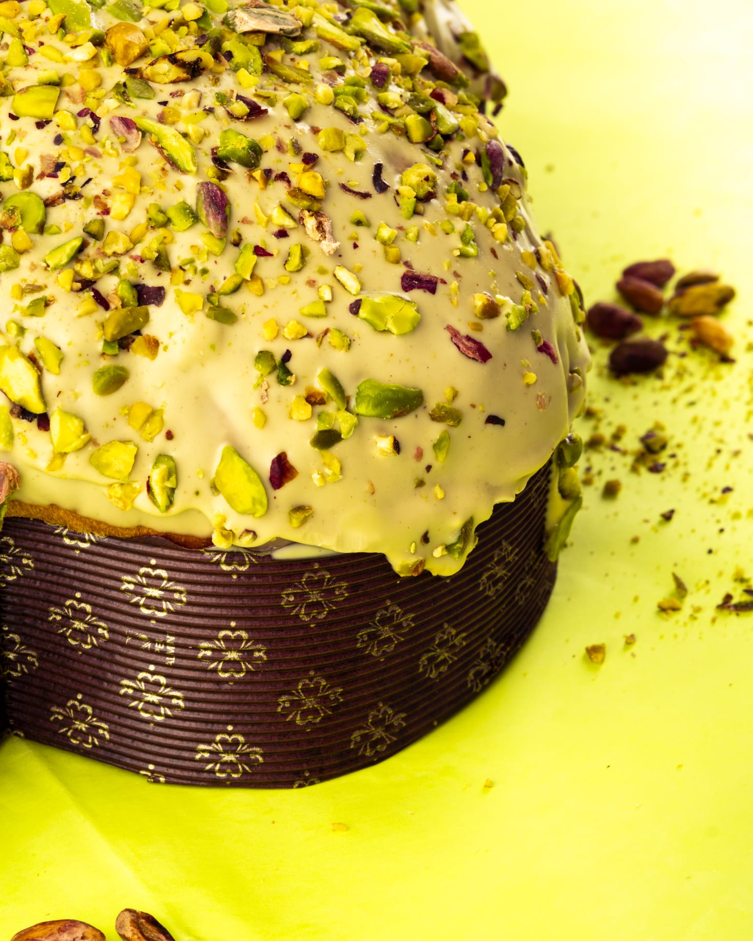 Colomba glassata al pistacchio con granella